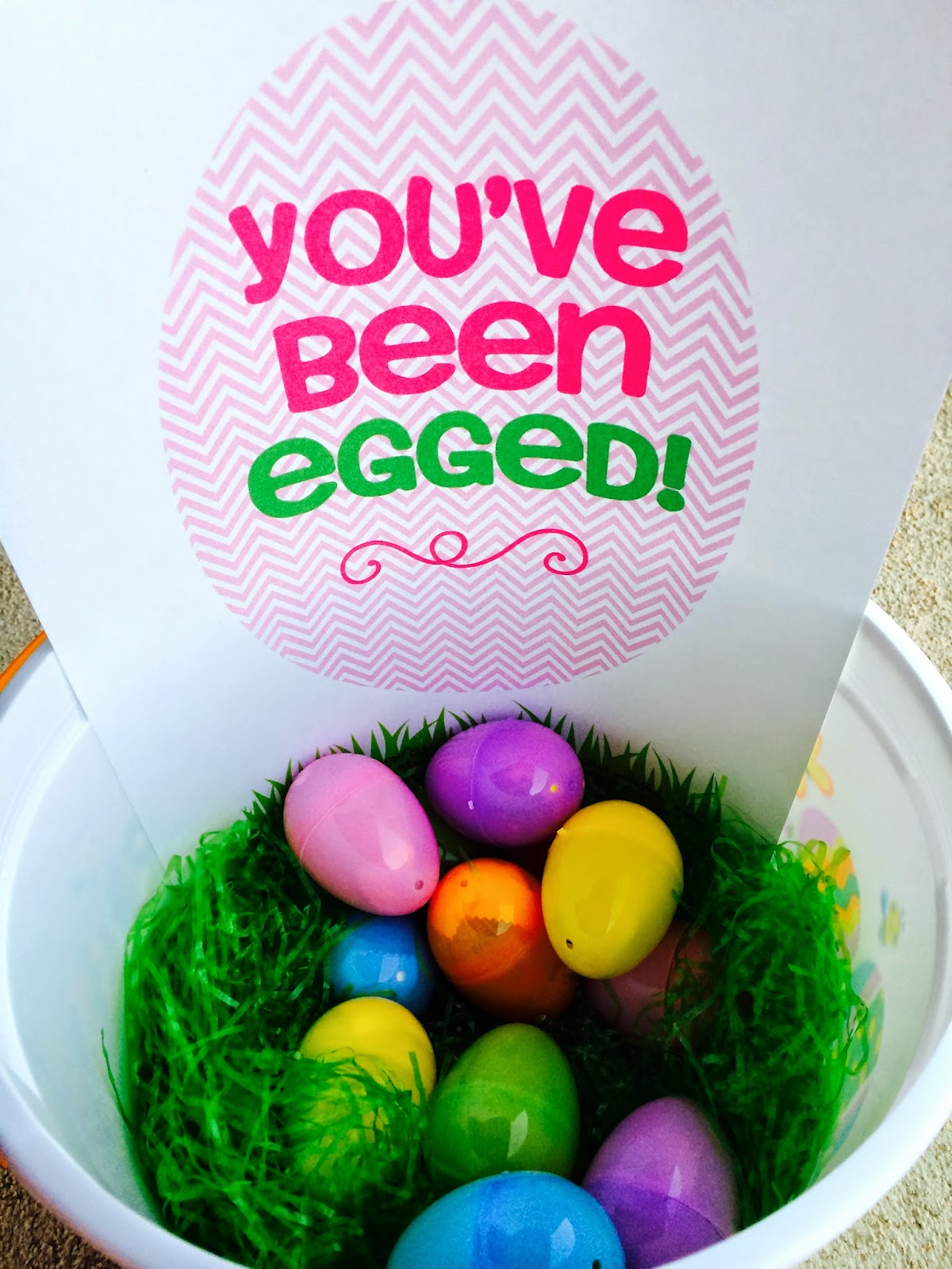 EGG-ing your Neighbors + free printable!
